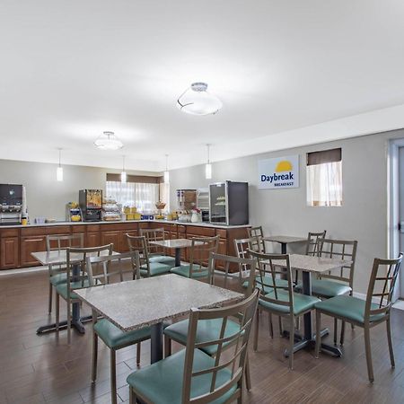 Days Inn By Wyndham אלמספורד מראה חיצוני תמונה