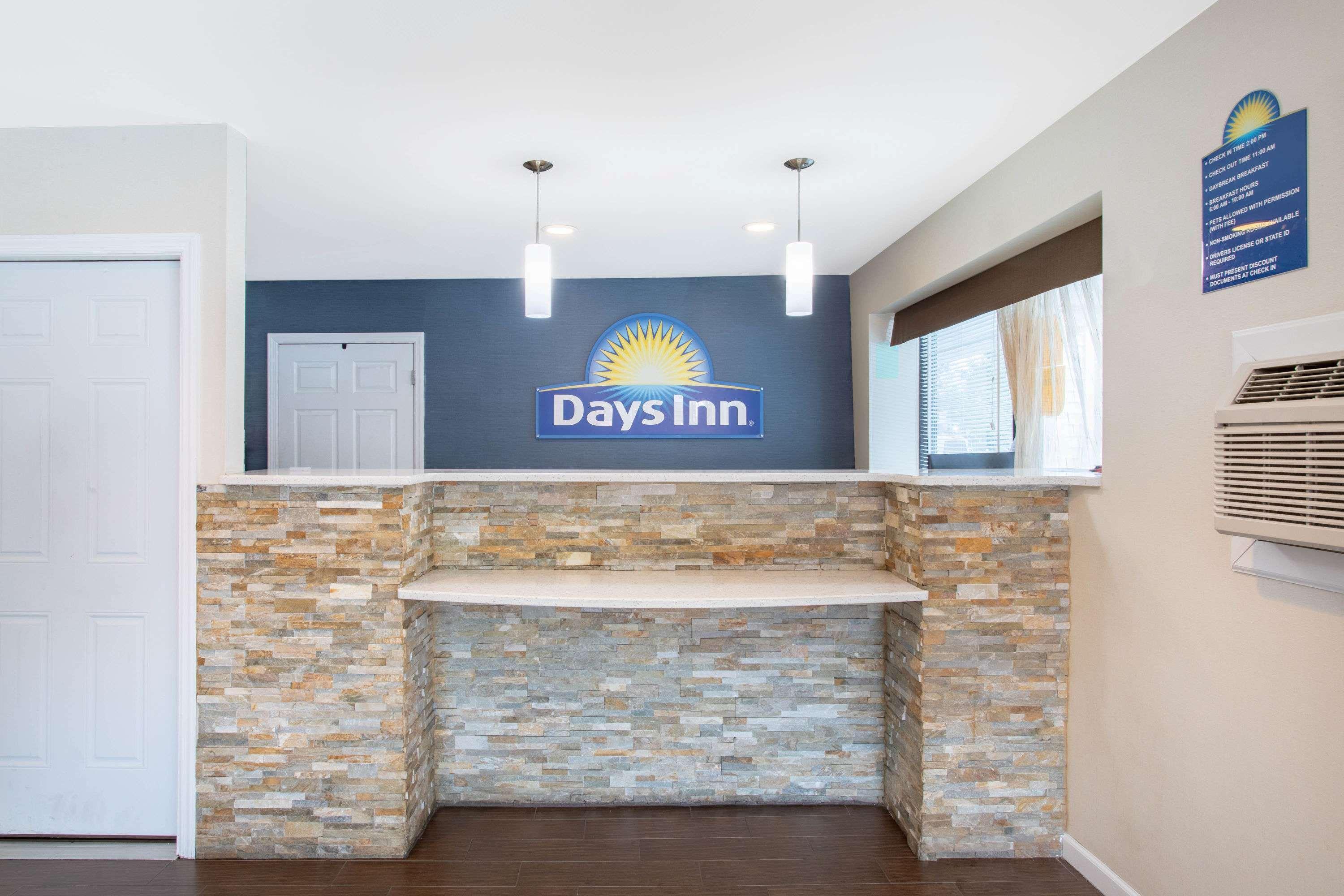 Days Inn By Wyndham אלמספורד מראה חיצוני תמונה