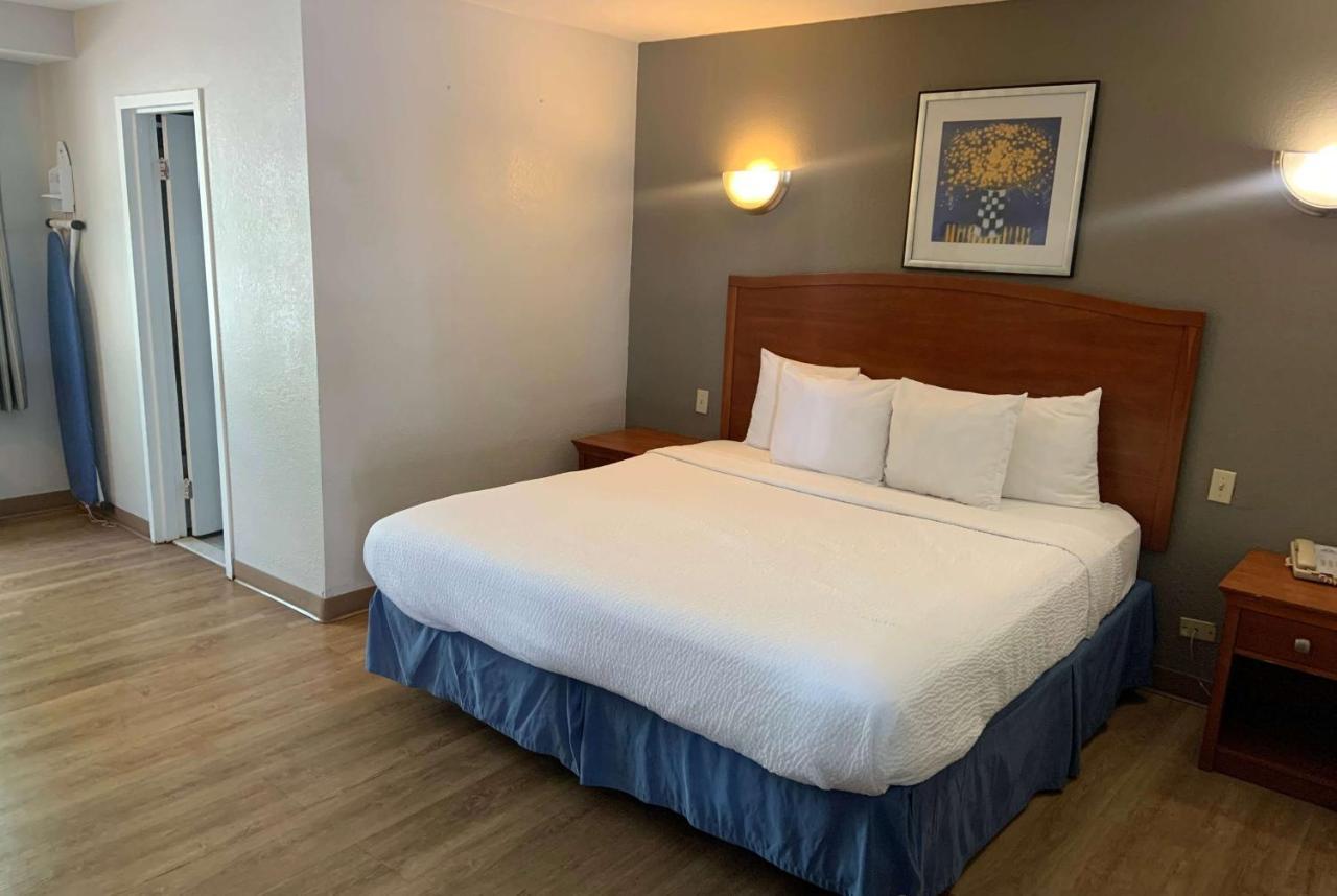 Days Inn By Wyndham אלמספורד מראה חיצוני תמונה