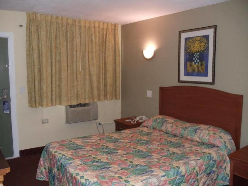 Days Inn By Wyndham אלמספורד מראה חיצוני תמונה