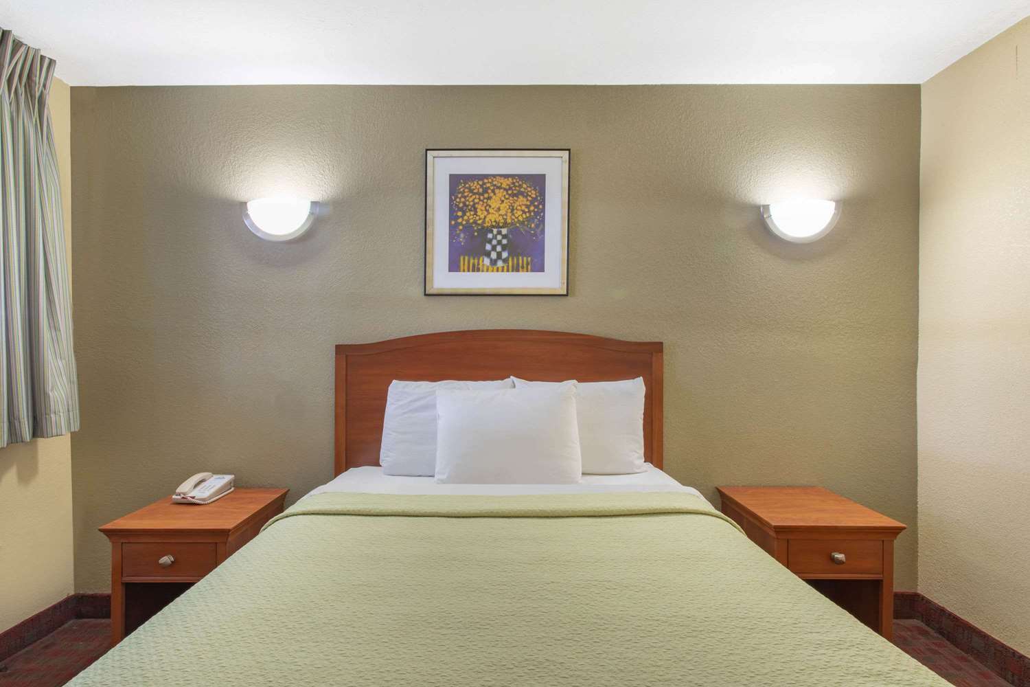 Days Inn By Wyndham אלמספורד מראה חיצוני תמונה